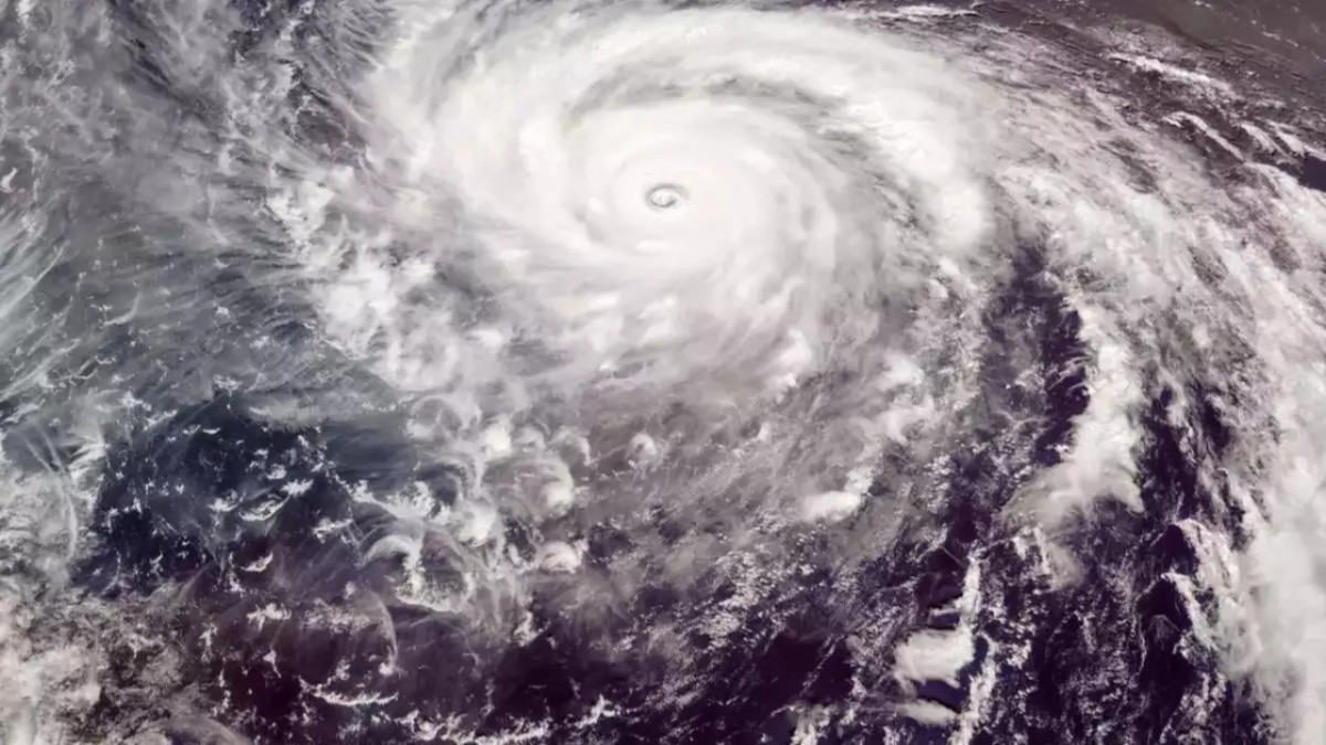 Cyclone Remal Wreaks Havoc: Kolkata Airport Grinds to a Halt